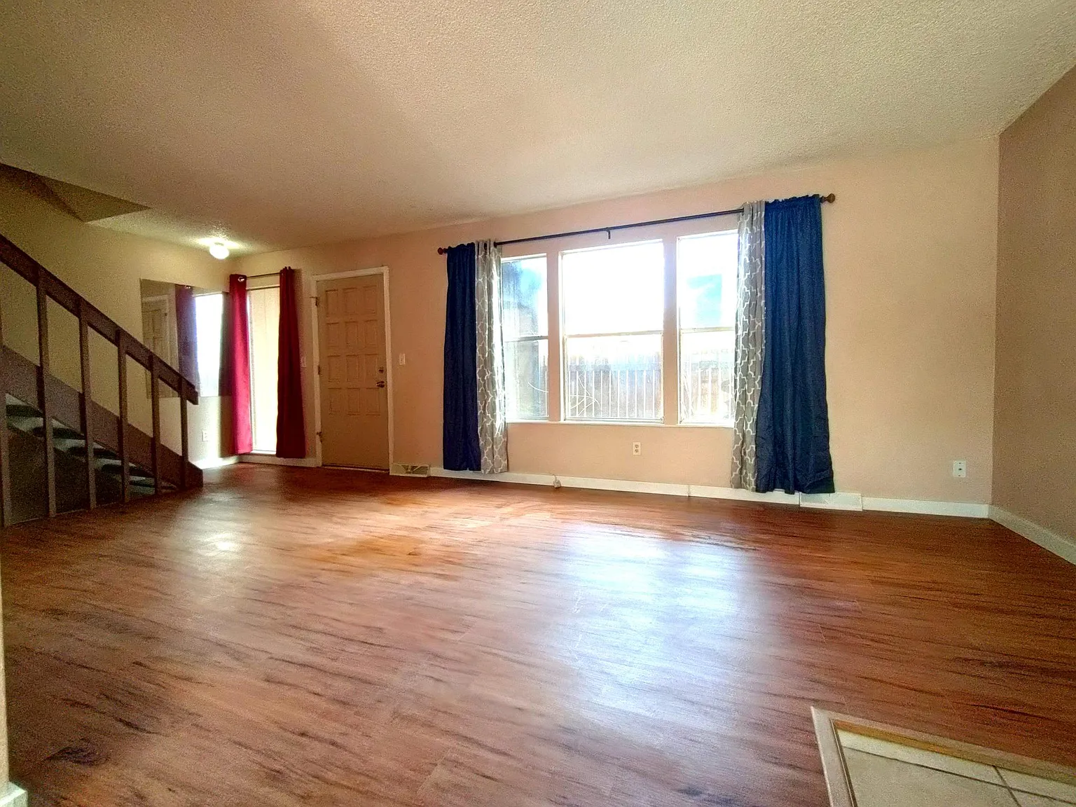 3 bed, 1900 sqft, $2,695 — Photo 1