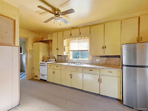 8th image of 14656 Bryce Rd