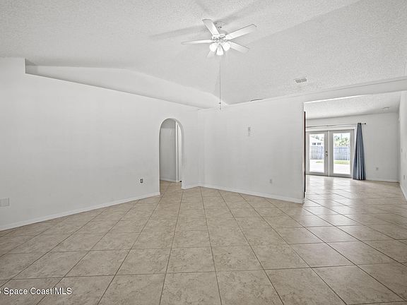 5th image of 2946 Herder Ave SE