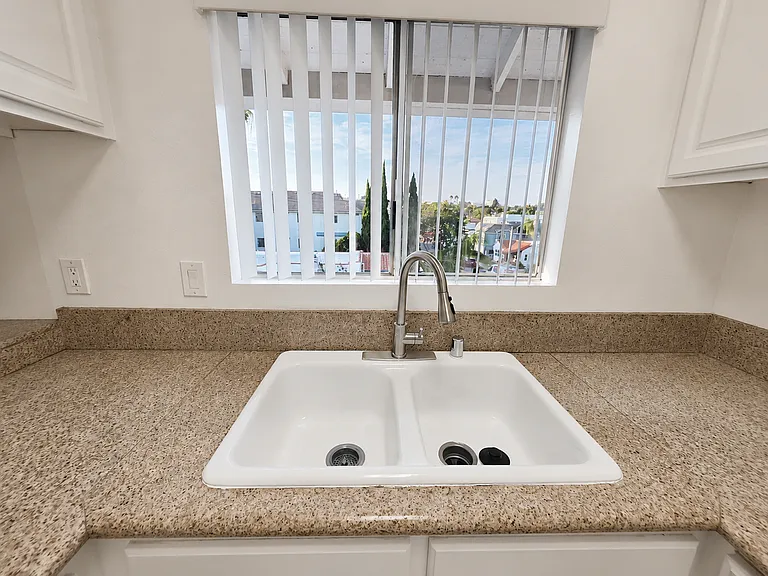 1133 Mira Mar Ave — Photo 9