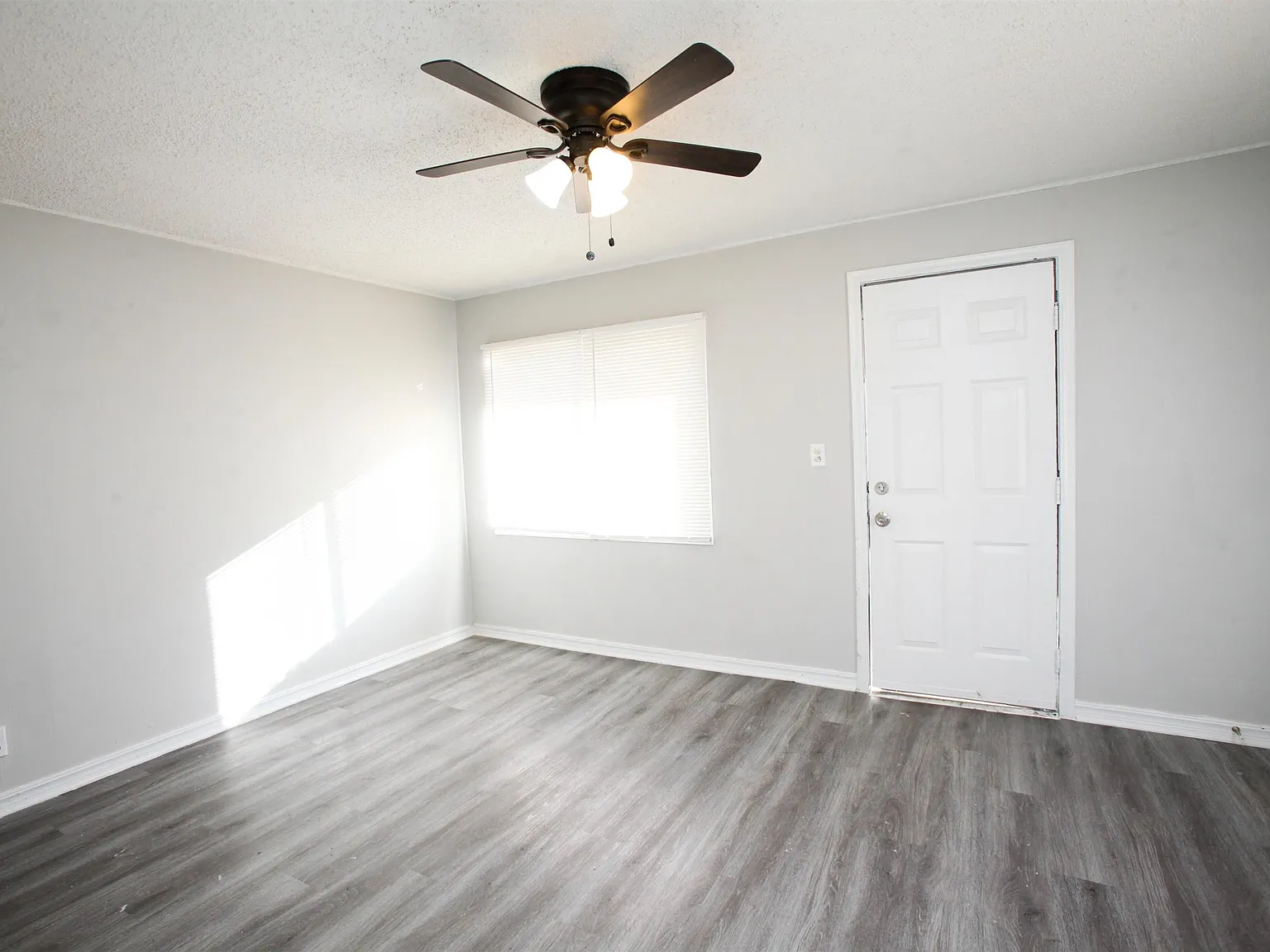 2 bed, 1.0 bath, 672 sqft, $875 — Photo 3
