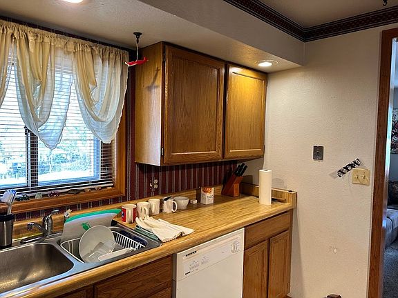 2nd image of 709 Cowdin Dr #1