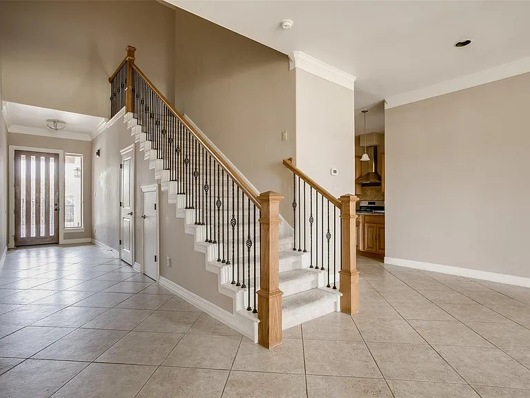 2506 Camden Park — Photo 3