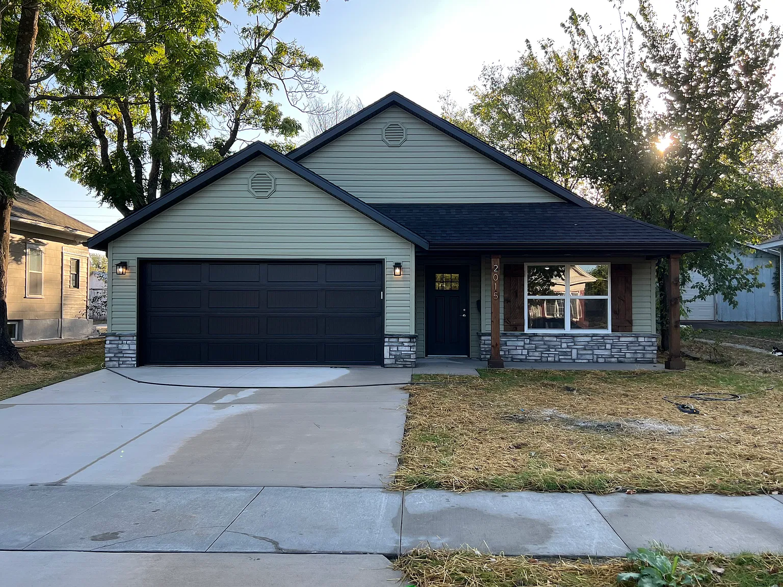 3 bed, 1400 sqft, $1,600 — Photo 1