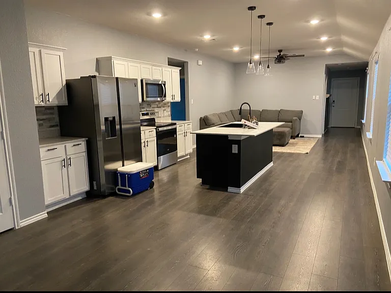 2522 Russell St — Photo 4