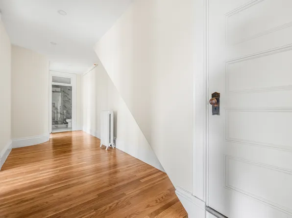 18 Loring Ave, Salem, MA