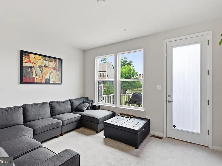 3469 Carnaby St — Photo 11