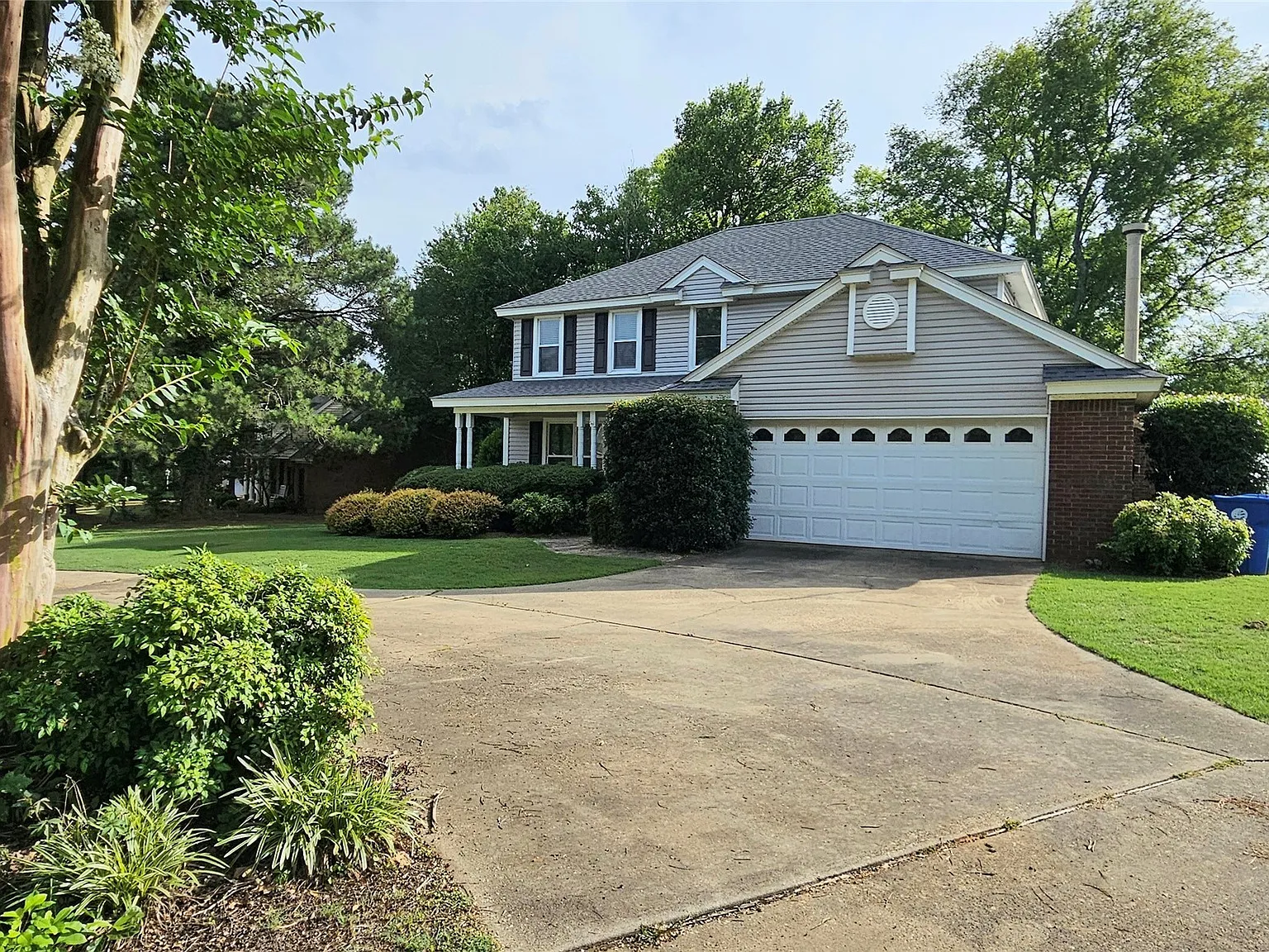 3 bed, 2.5 bath, 2089 sqft, $2,000 — Photo 2