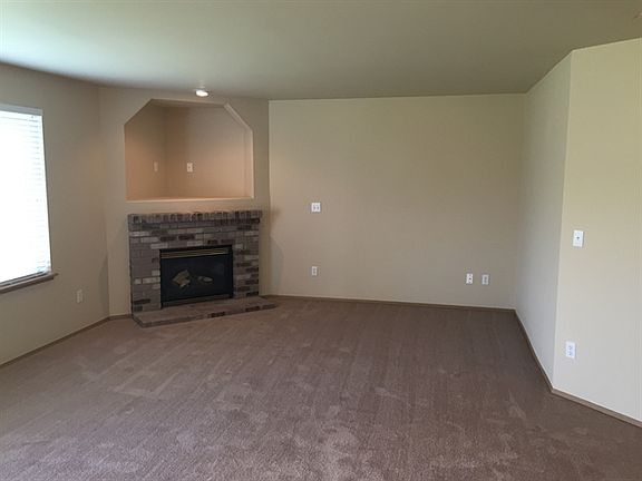 3rd image of 2916 186th St E