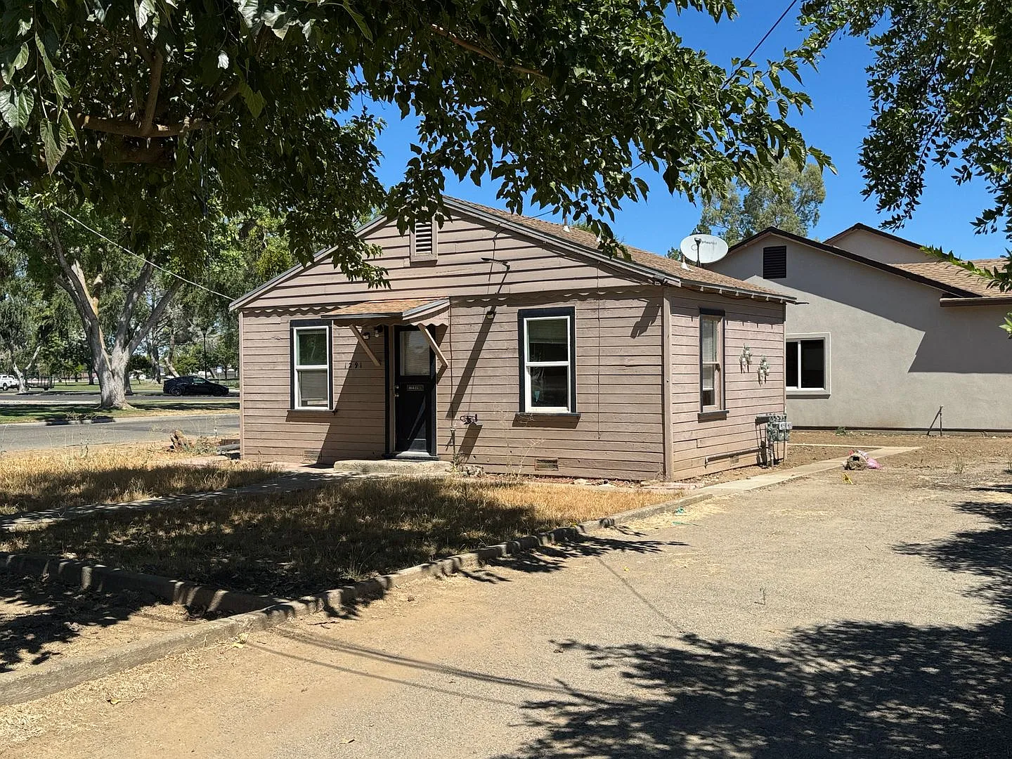 Now Available! Nice Quaint 1 Bedroom 1 Bath Home — Photo 2