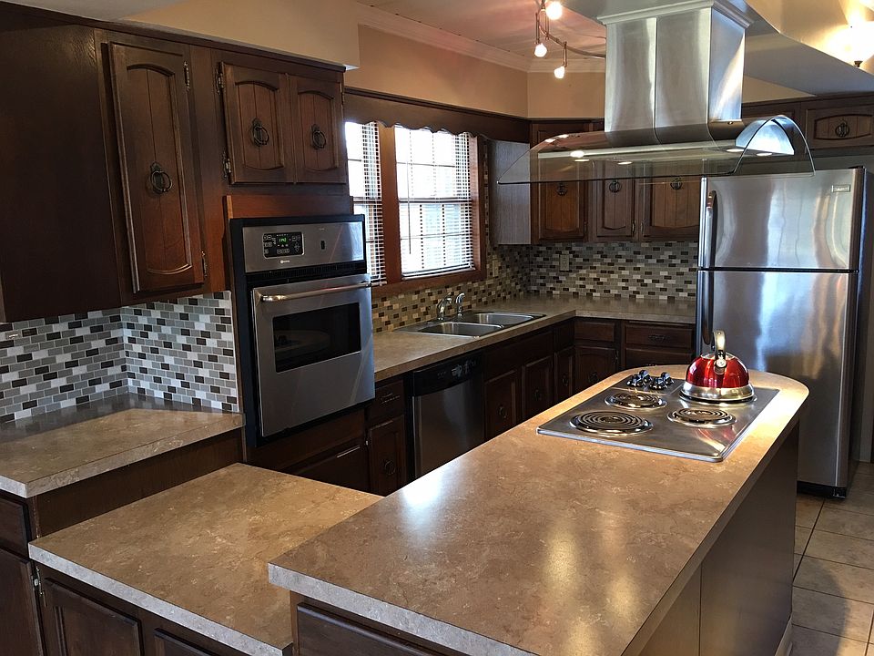 Remodeled Kitchen w/ Eating Space