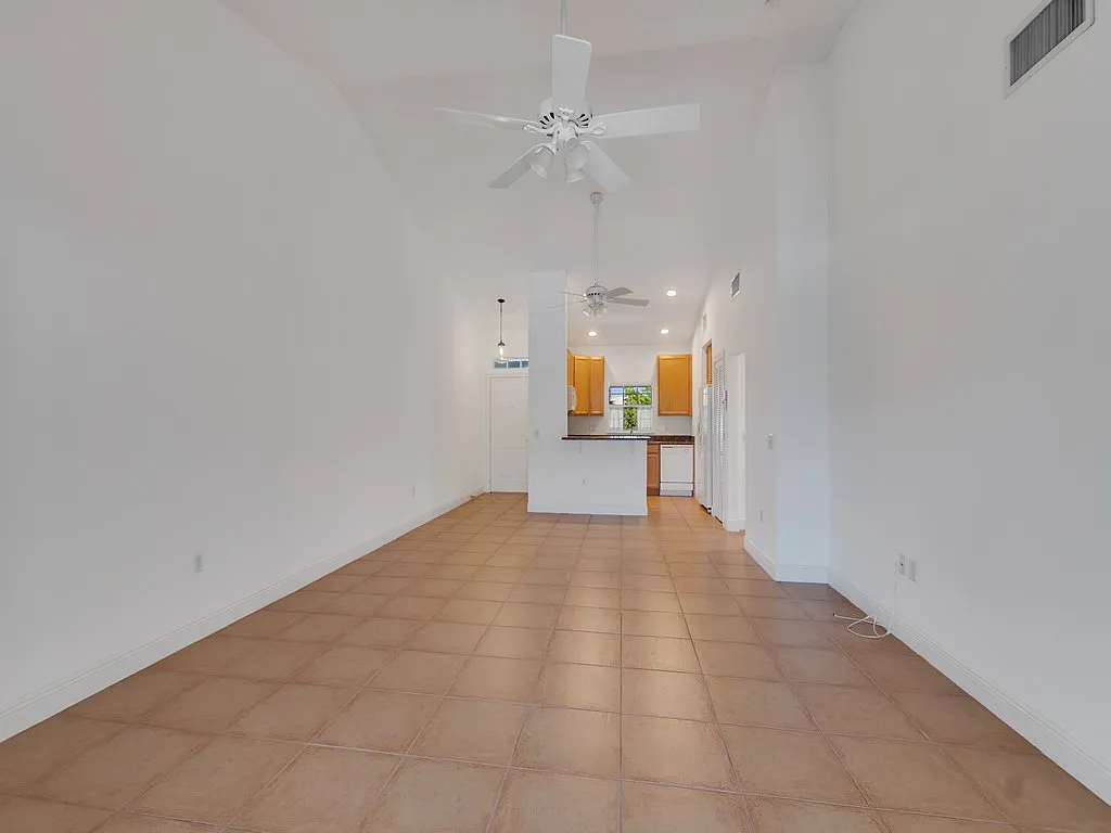 2 bed, 1168 sqft, $2,000 — Photo 4