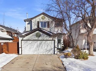 84 S Mount Apex Grn SE, Calgary, AB T2Z 2V4