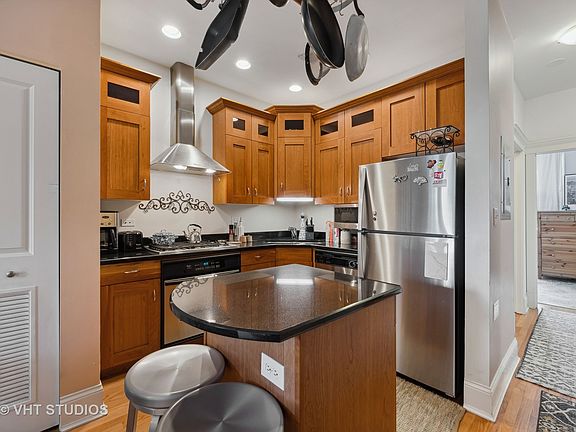4th image of 5611 N Wayne Ave #2