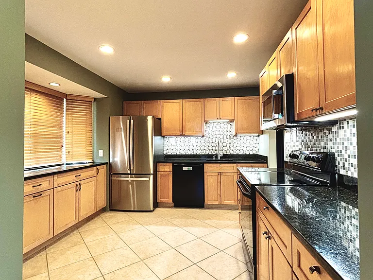 2405 Lillian Dr — Photo 8