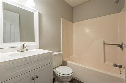 5th image of 2520 McMillan St NE