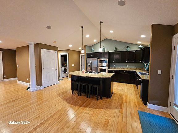 5th image of 6169 Marteney Ave