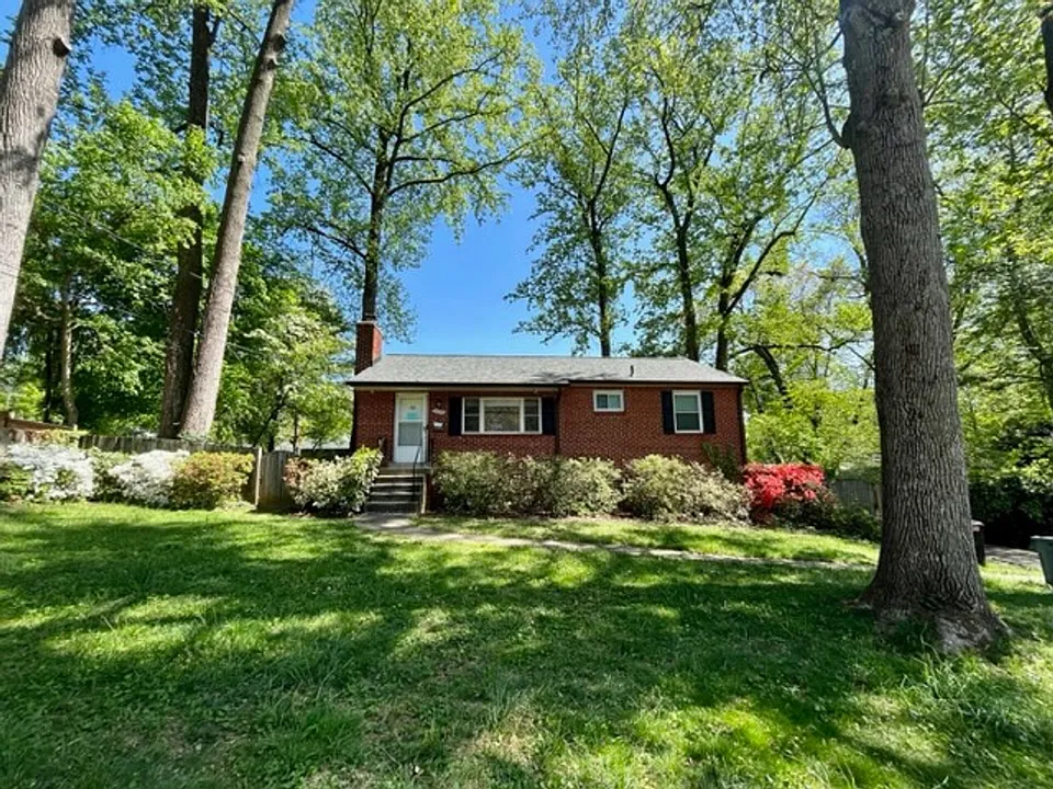 3700 Woodridge Ave