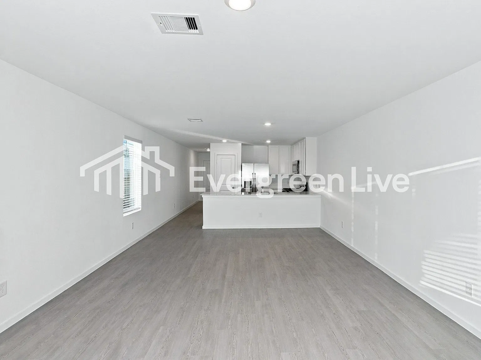 3 bed, 2.0 bath, 1402 sqft, $1,705 — Photo 2