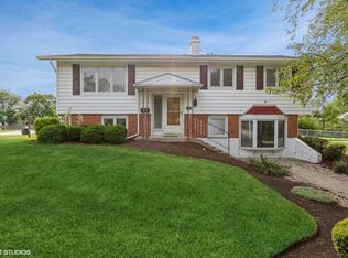 1900 Ashley Rd, Hoffman Estates, IL 60169