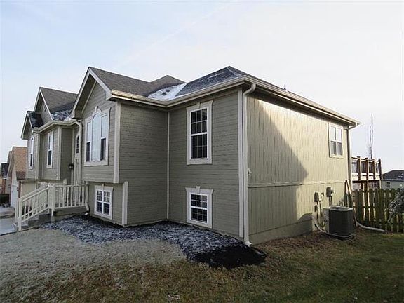 3rd image of 208 Porter Dr