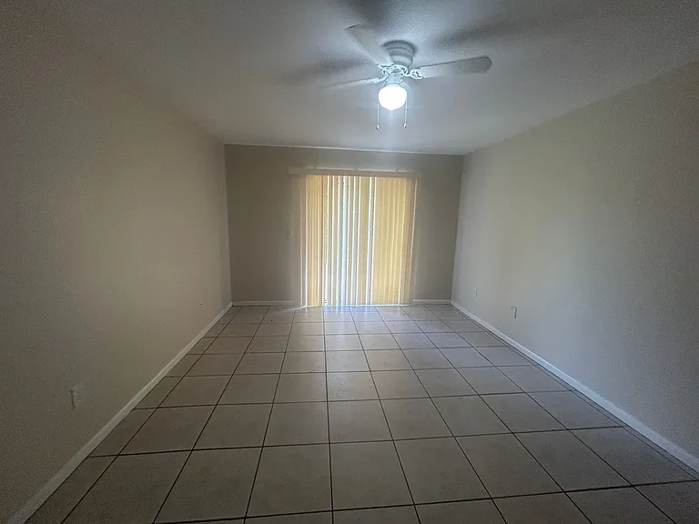 215-217 SE 23rd Pl — Photo 16