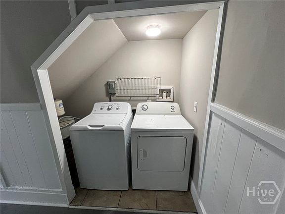 4th image of 806 E Park Avenue