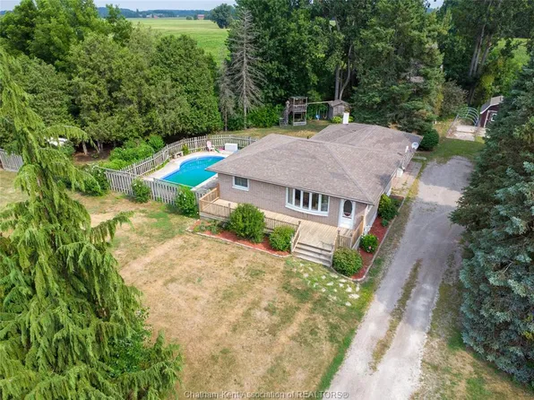 12129 Baseline Rd, Saint Clair, ON N0P 2B0