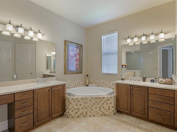 5th image of 946 Tivoli Ct