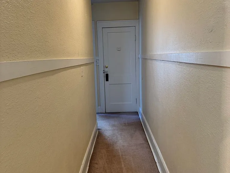 207 E Broadway Ave — Photo 18