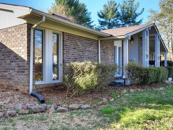 5th image of 903 Grady Dr