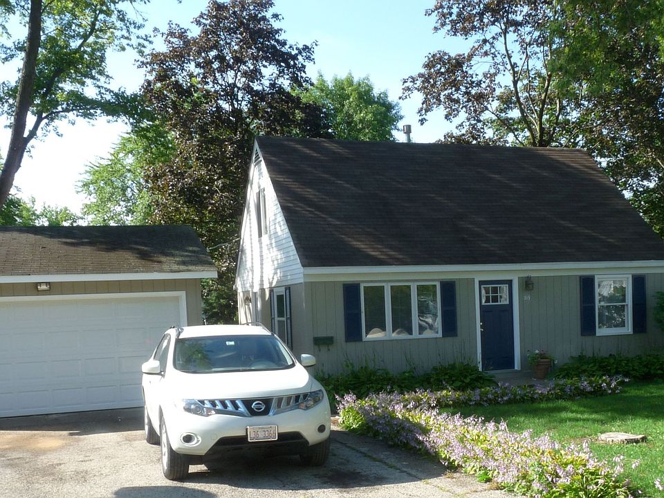 house with 2 car garage