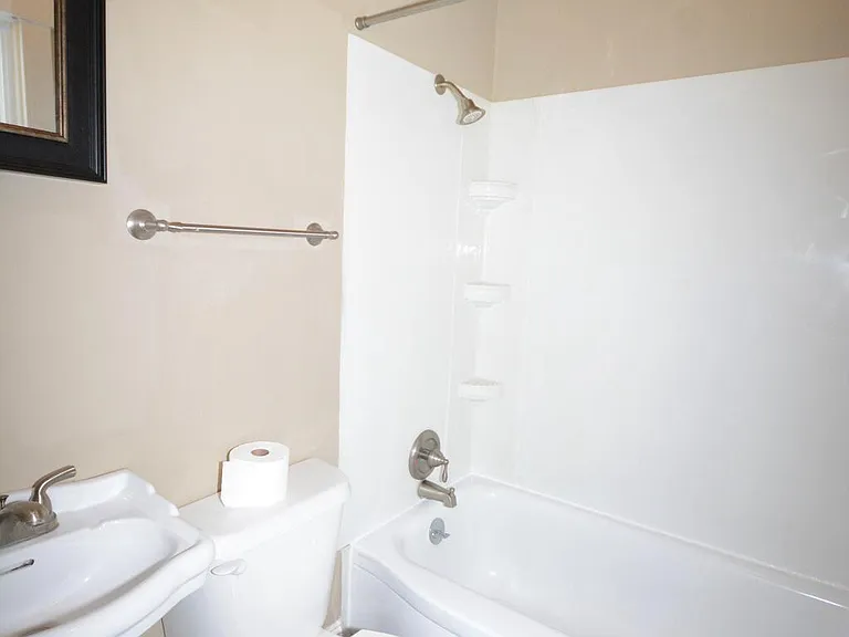 623 Guilford Ave — Photo 21