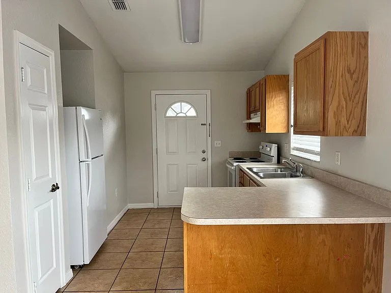 3435 NE 55th Ave — Photo 13
