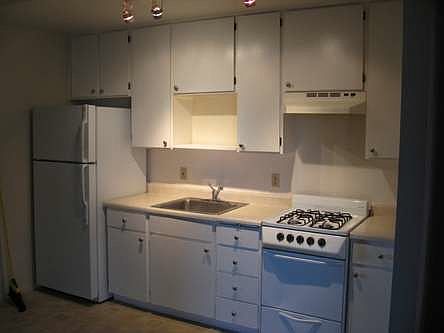1st image of 2657 Lakeshore Blvd APT 2
