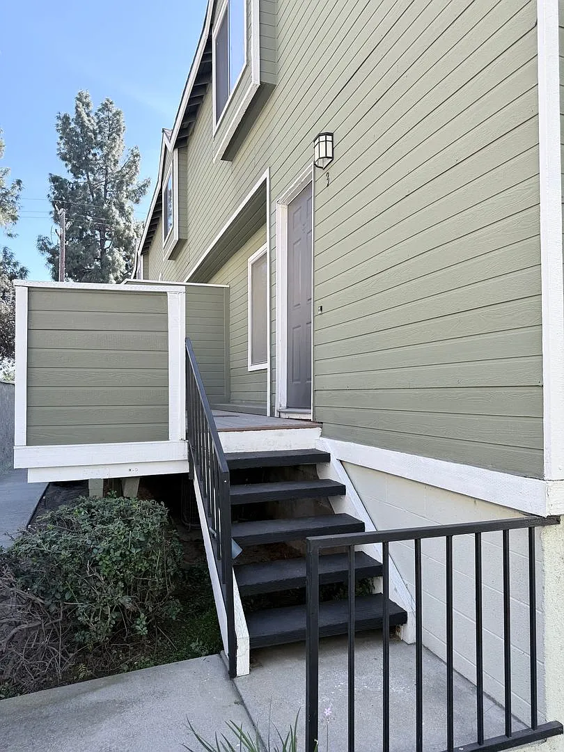 Building Photo - 1163 W Badillo St