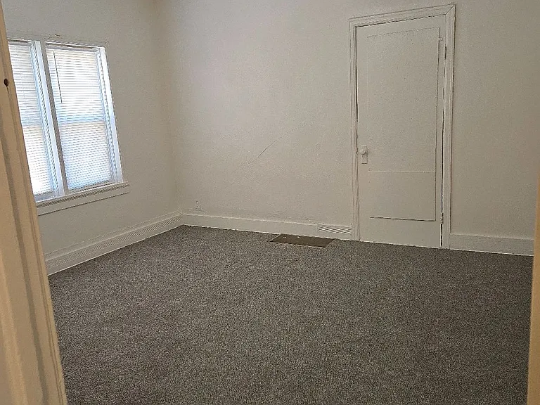 600 W Rogers St #4 — Photo 4
