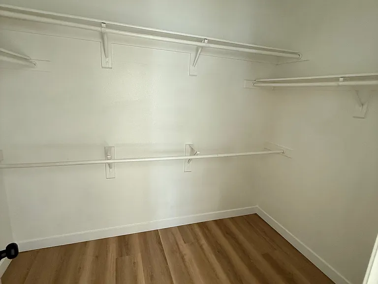 711 Canterbury Cir — Photo 20