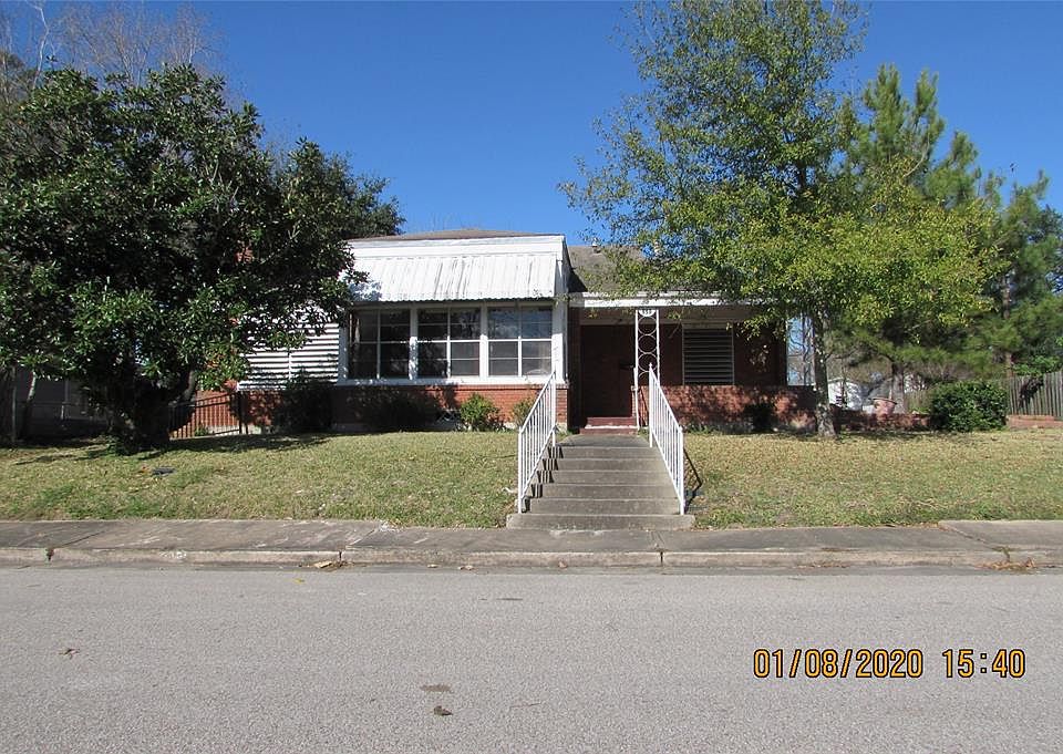 1st image of 222 W Park Ln