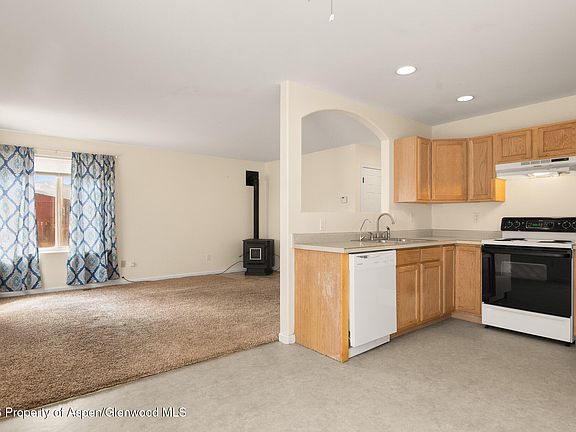 3rd image of 785 W 24th St