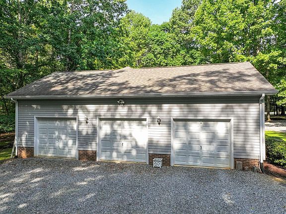 2nd image of 398 Merifield Dr