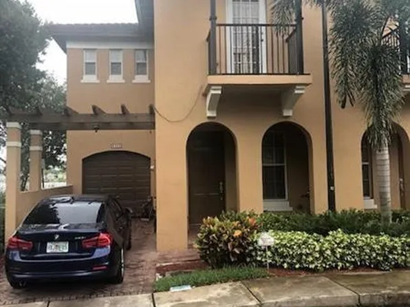 6903 Julia Gardens Dr, Pompano Beach, FL 33073