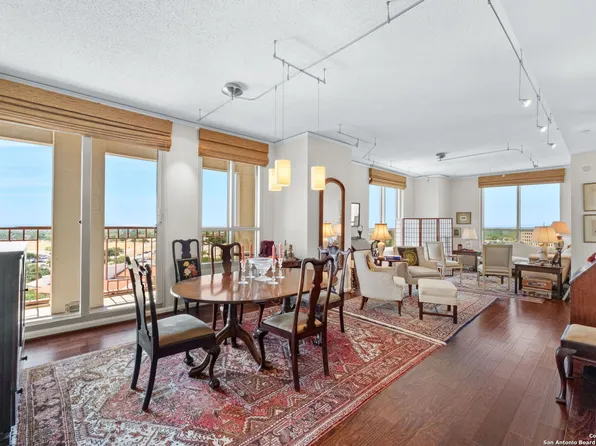 1 TOWERS PARK LN #1211, San Antonio, TX 78209