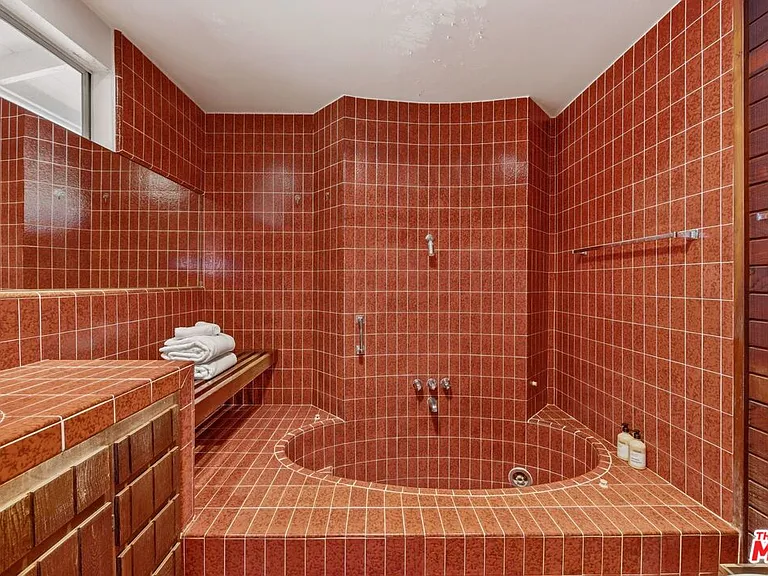 1133 Somera Rd — Photo 28