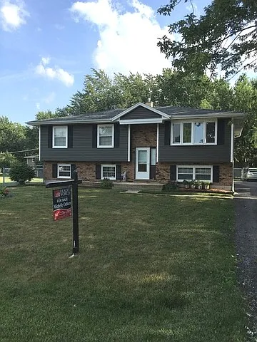 2417 Magnolia Ln photo 1