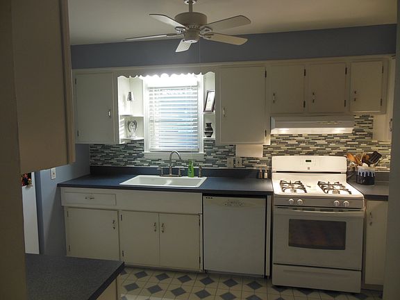 3rd image of 284 E 324th St