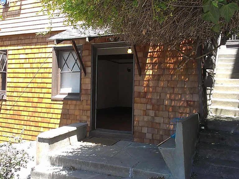 2705 Virginia St — Photo 8