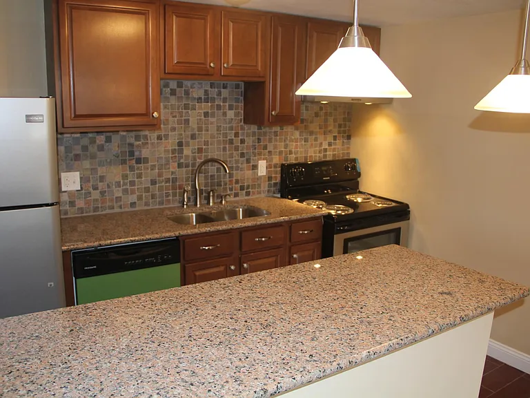 5825 Bartlett St #3F — Photo 11