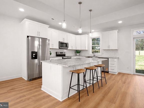 3rd image of 1606 Charles St