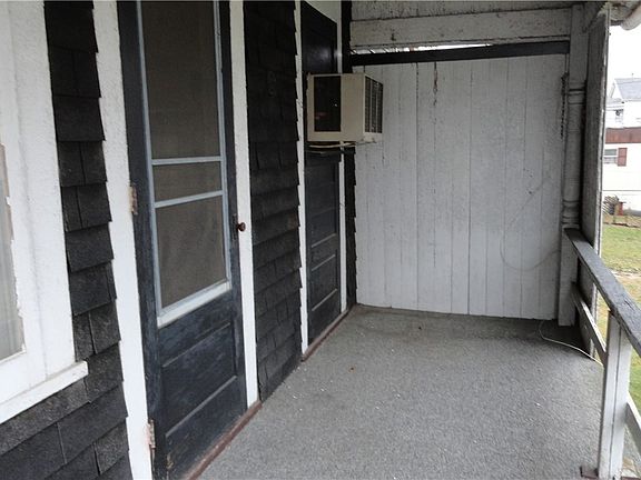 3rd image of 920 Grant St